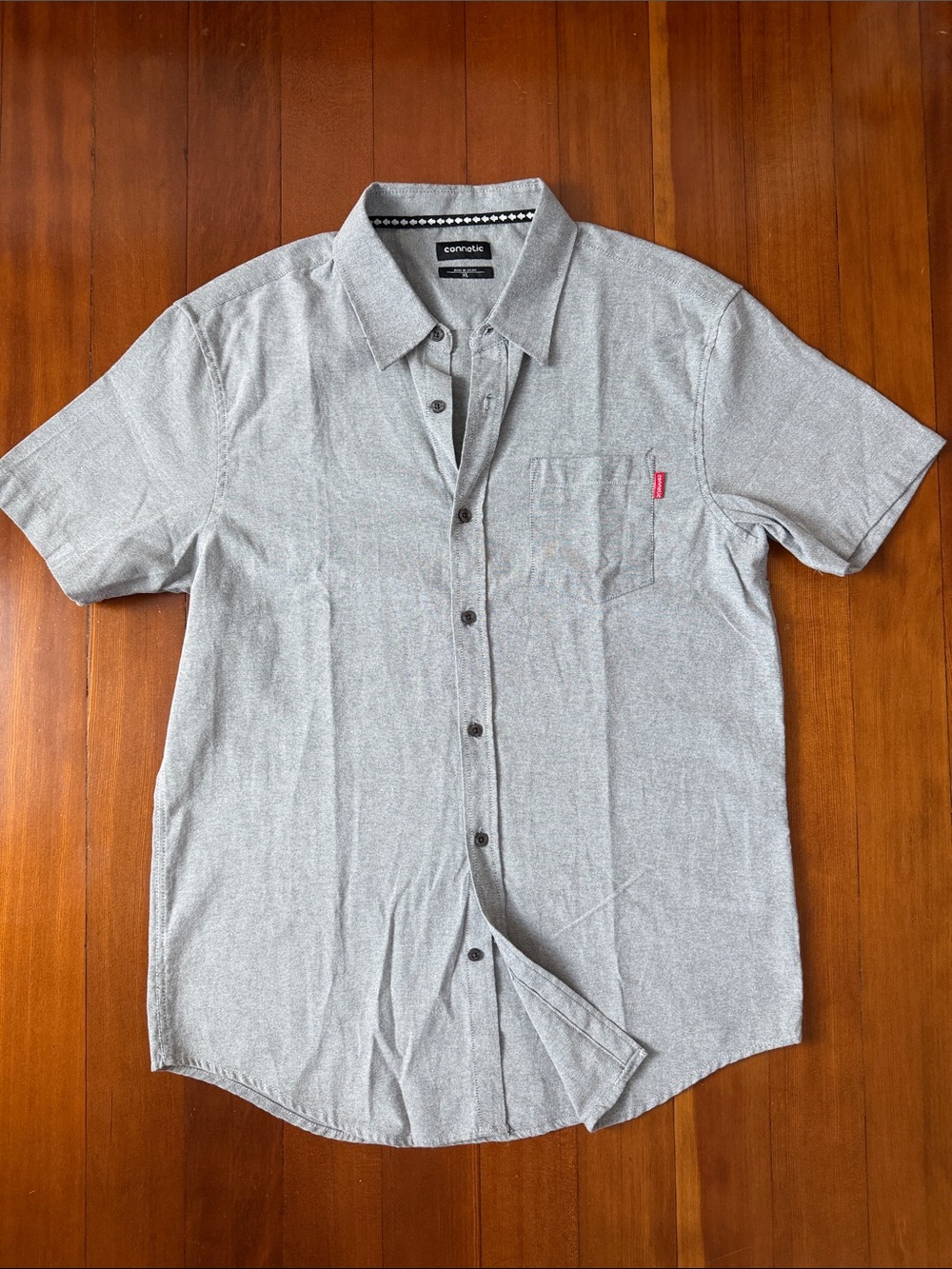 Casual Short-Sleeve Button-Down Shirt in Light Gray by